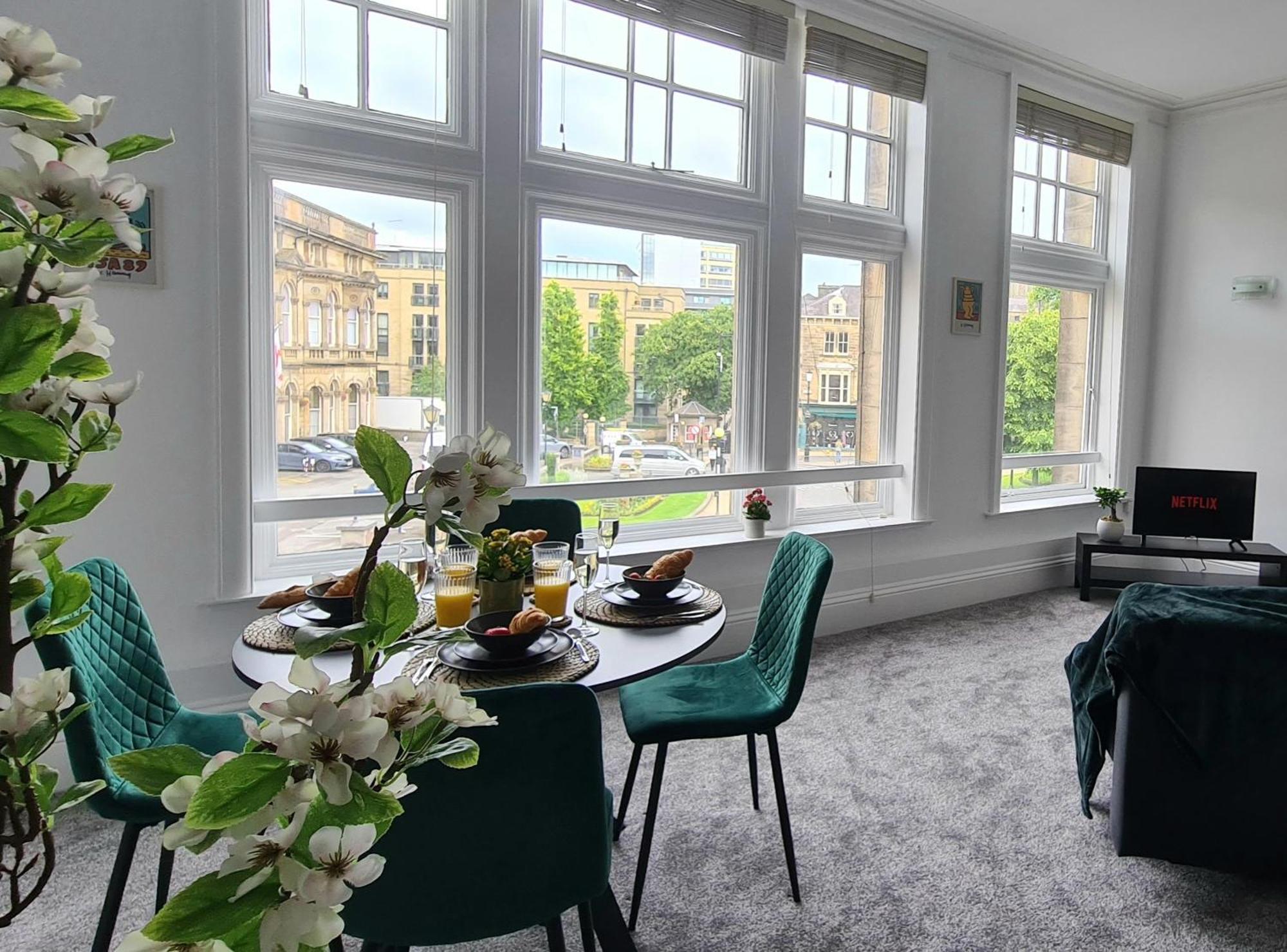 Royal Retreat Harrogate - Free Parking Nearby Ultra Fast Wifi Apartment Exterior photo